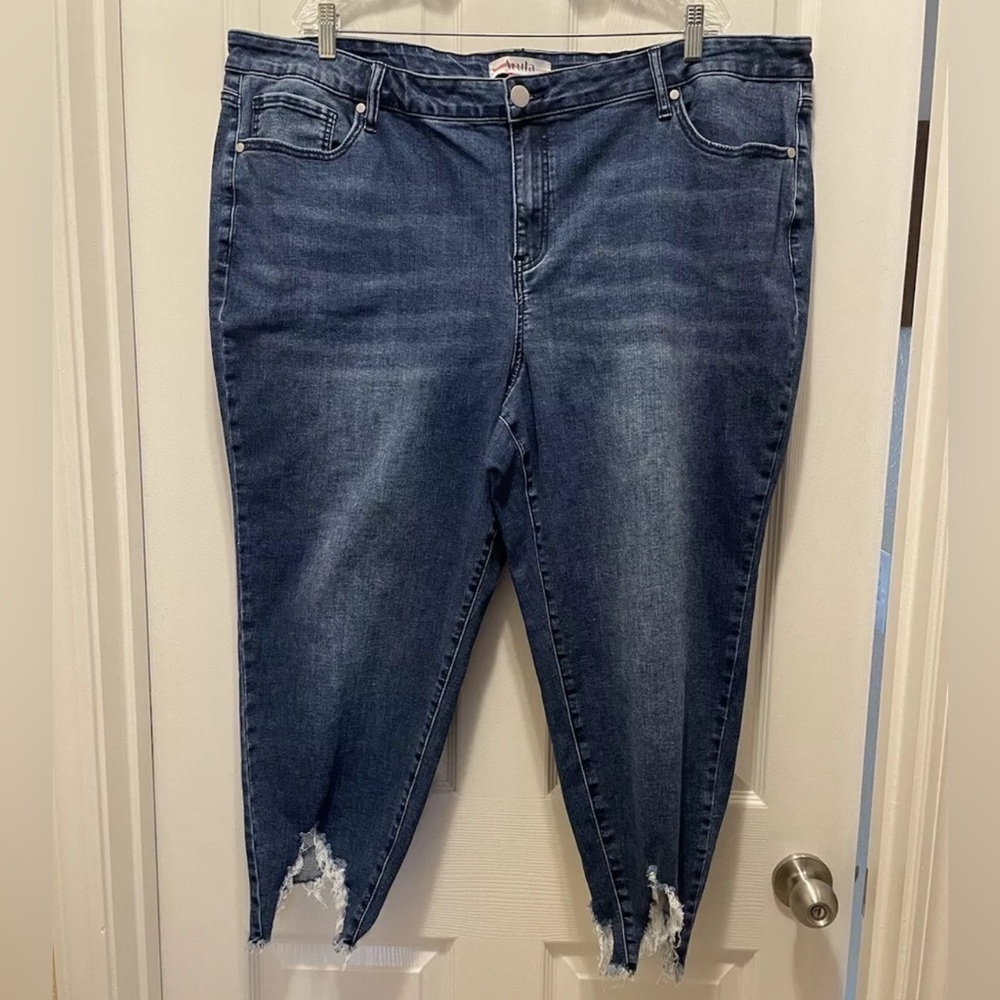 Arula Raw Hem Distressed Jean Capris Size 24